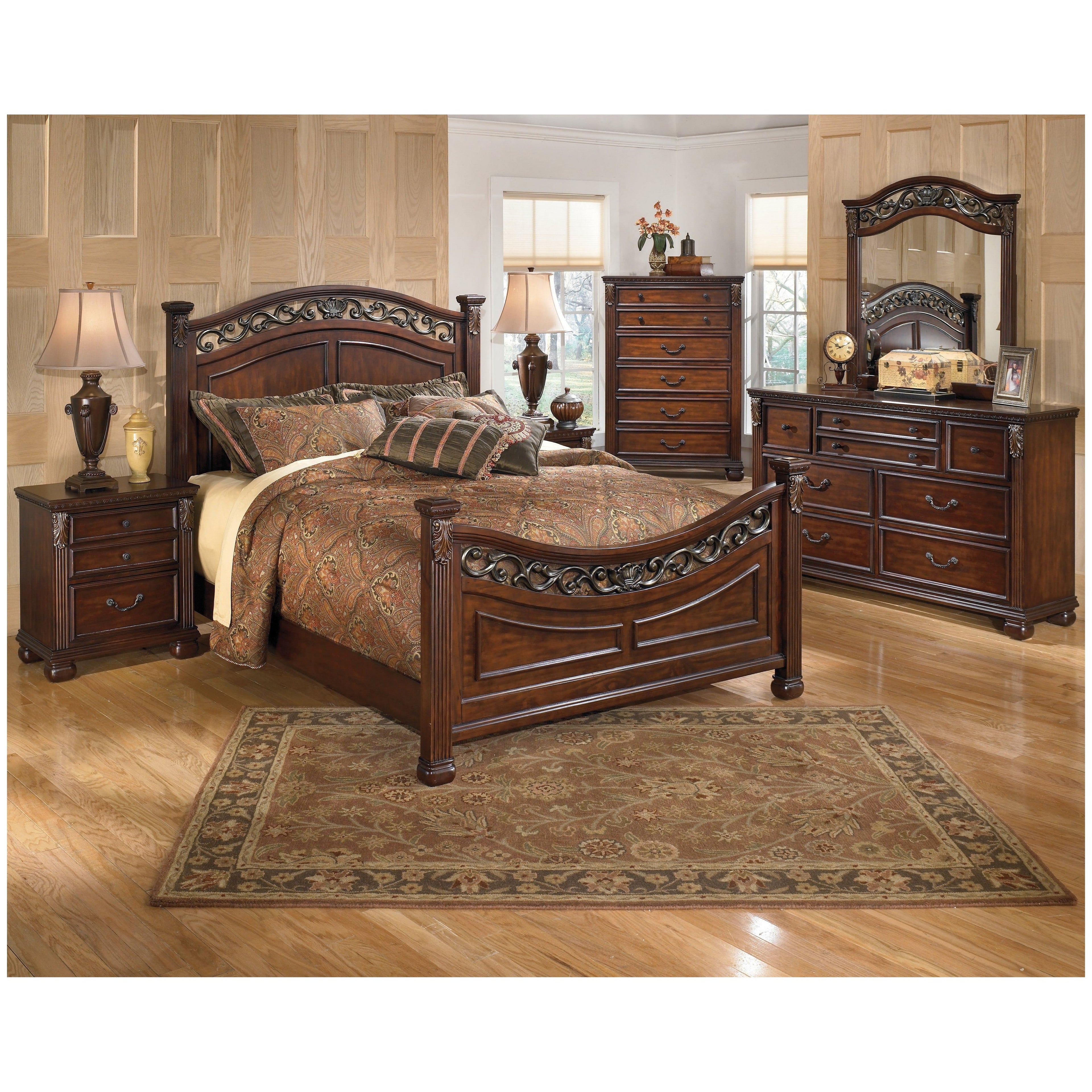 Leahlyn Panel Bed