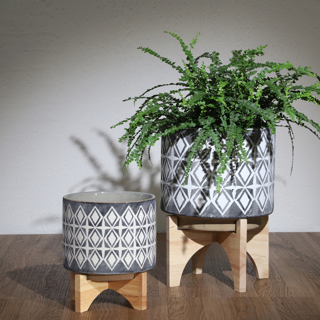 Sagebrook Home Ceramic S/2 8/10&quot; Planter On Stand, Gray