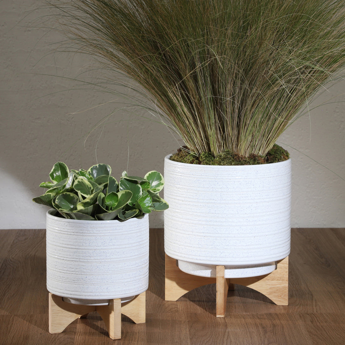 Sagebrook Home Ceramic S/2 8/10&quot; Planter On Stand, Speckled White