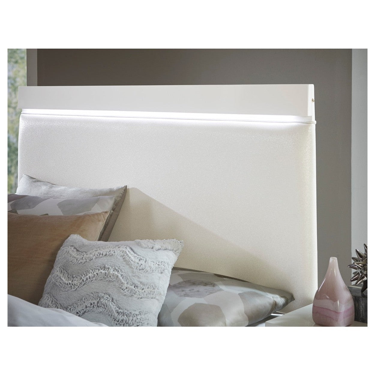 (3) Queen Bed 1678W-1*
