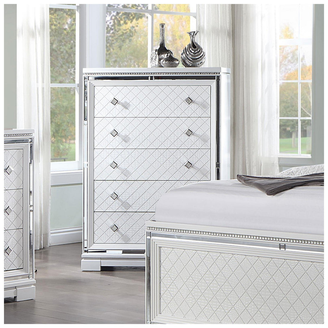 Eleanor Rectangular 5-drawer Chest White 223565