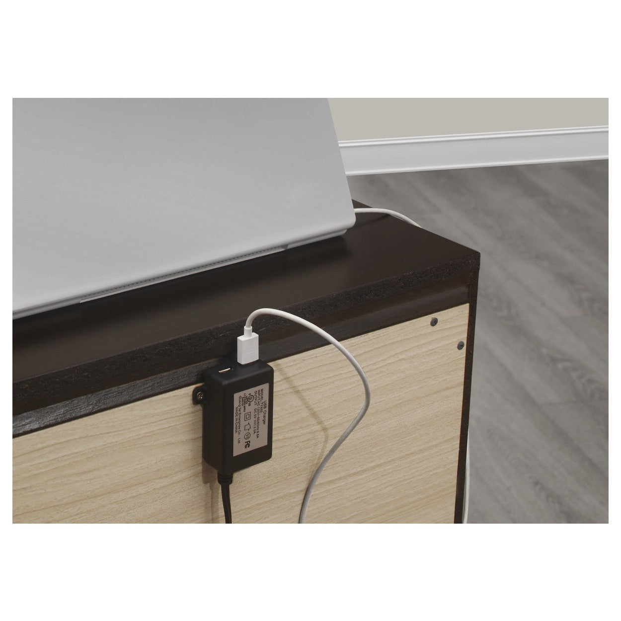 3-DRAWER NIGHT STAND, 2 USB PORTS, BROWN CHRY FIN 4598BCU