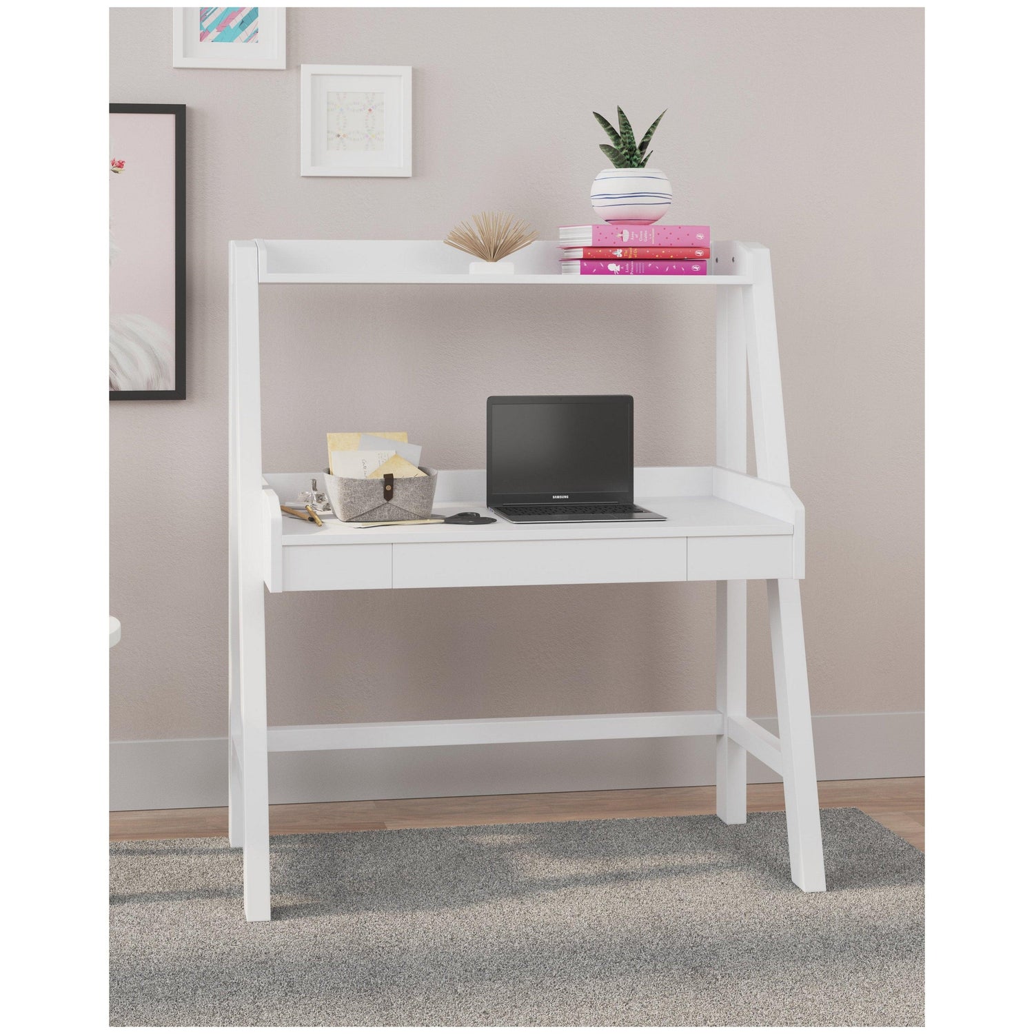 Blariden Desk with Hutch