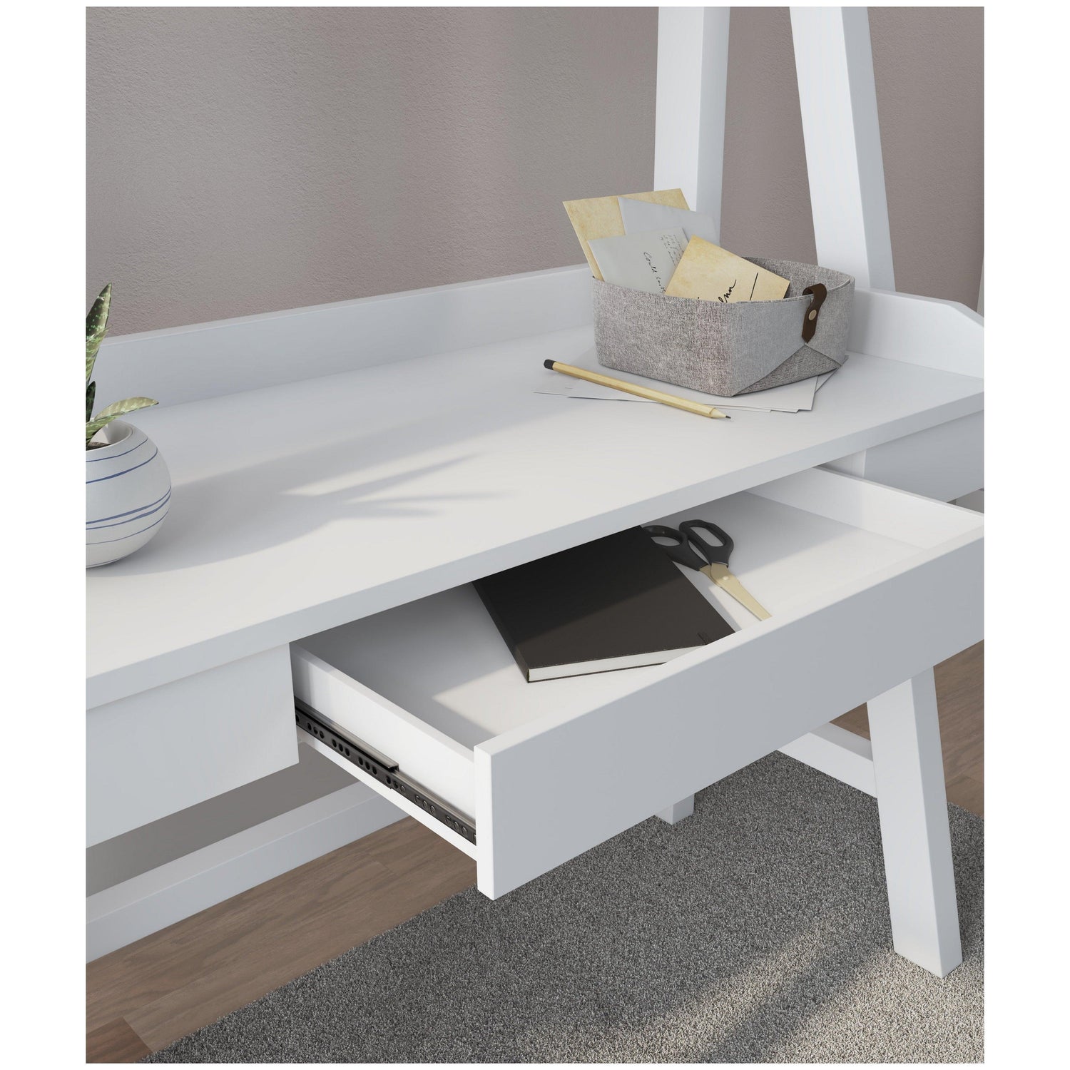 Blariden Desk with Hutch