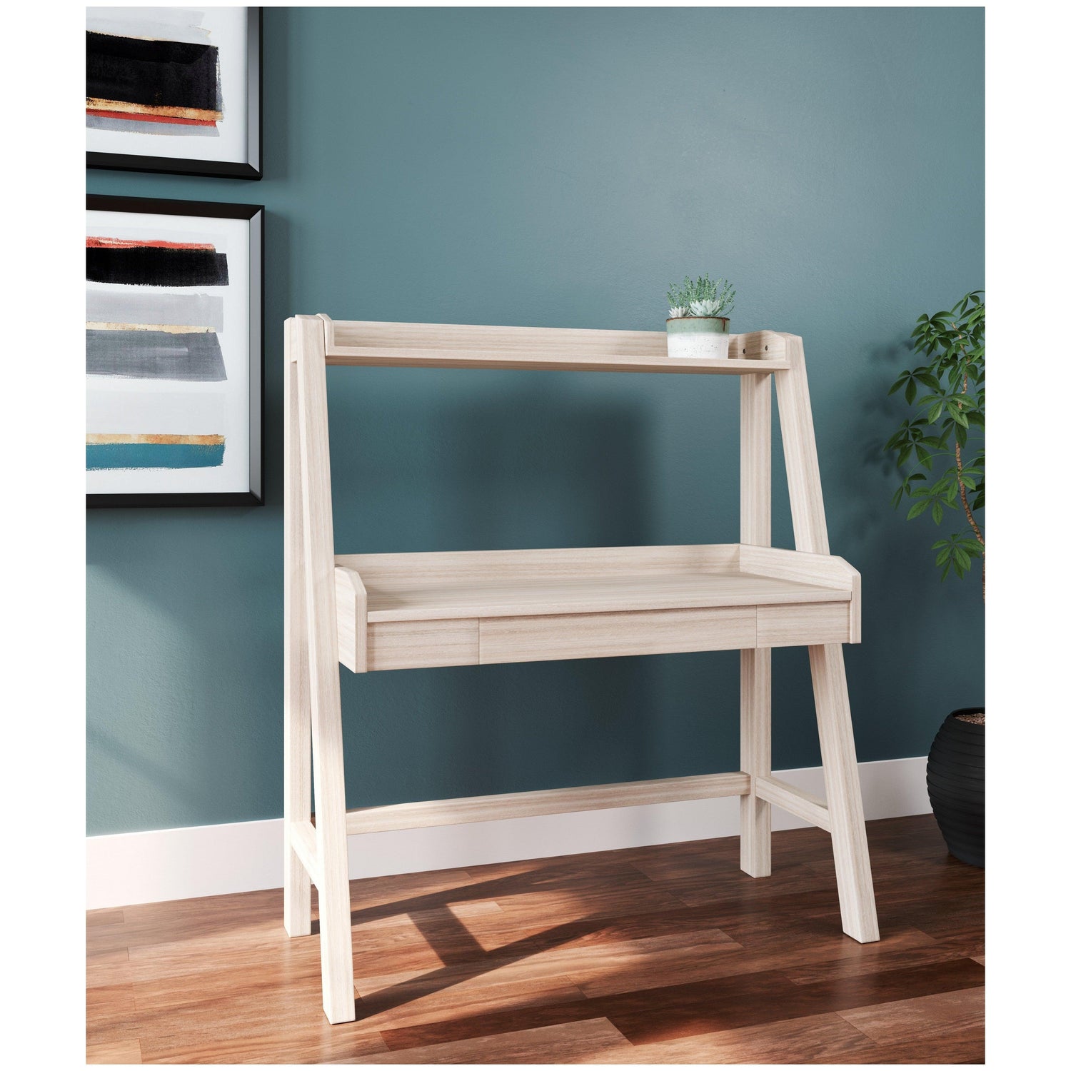 Blariden Desk with Hutch