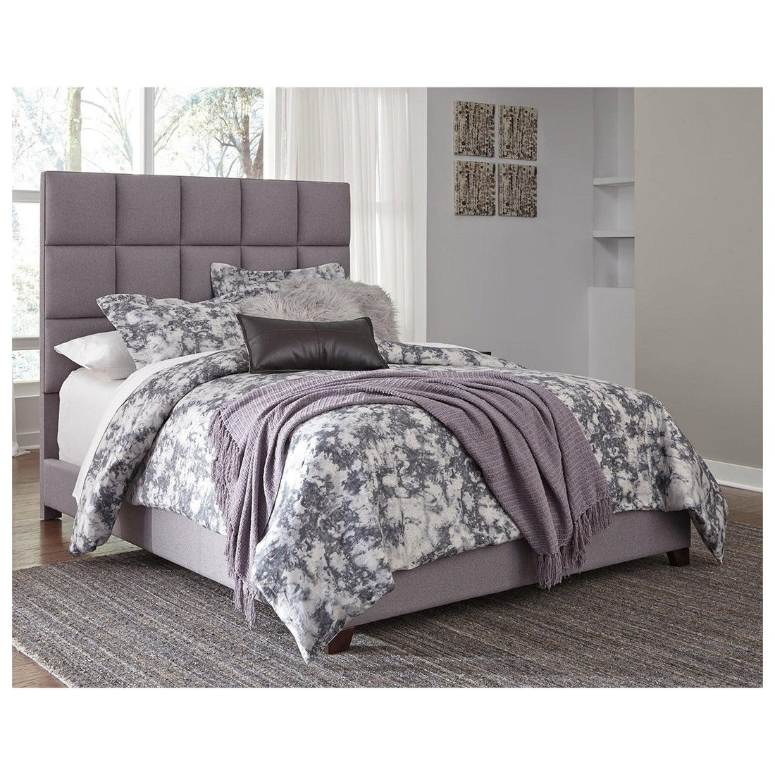 Dolante Upholstered Bed