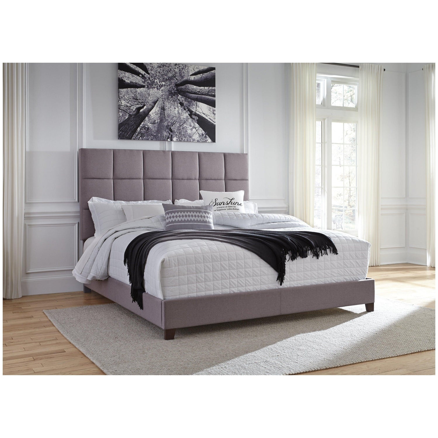 Dolante Upholstered Bed