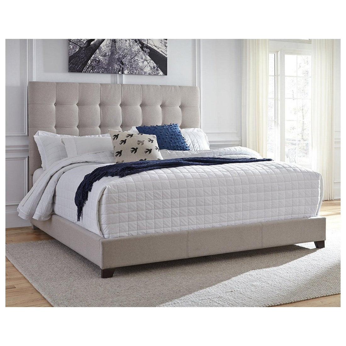 Dolante Upholstered Bed