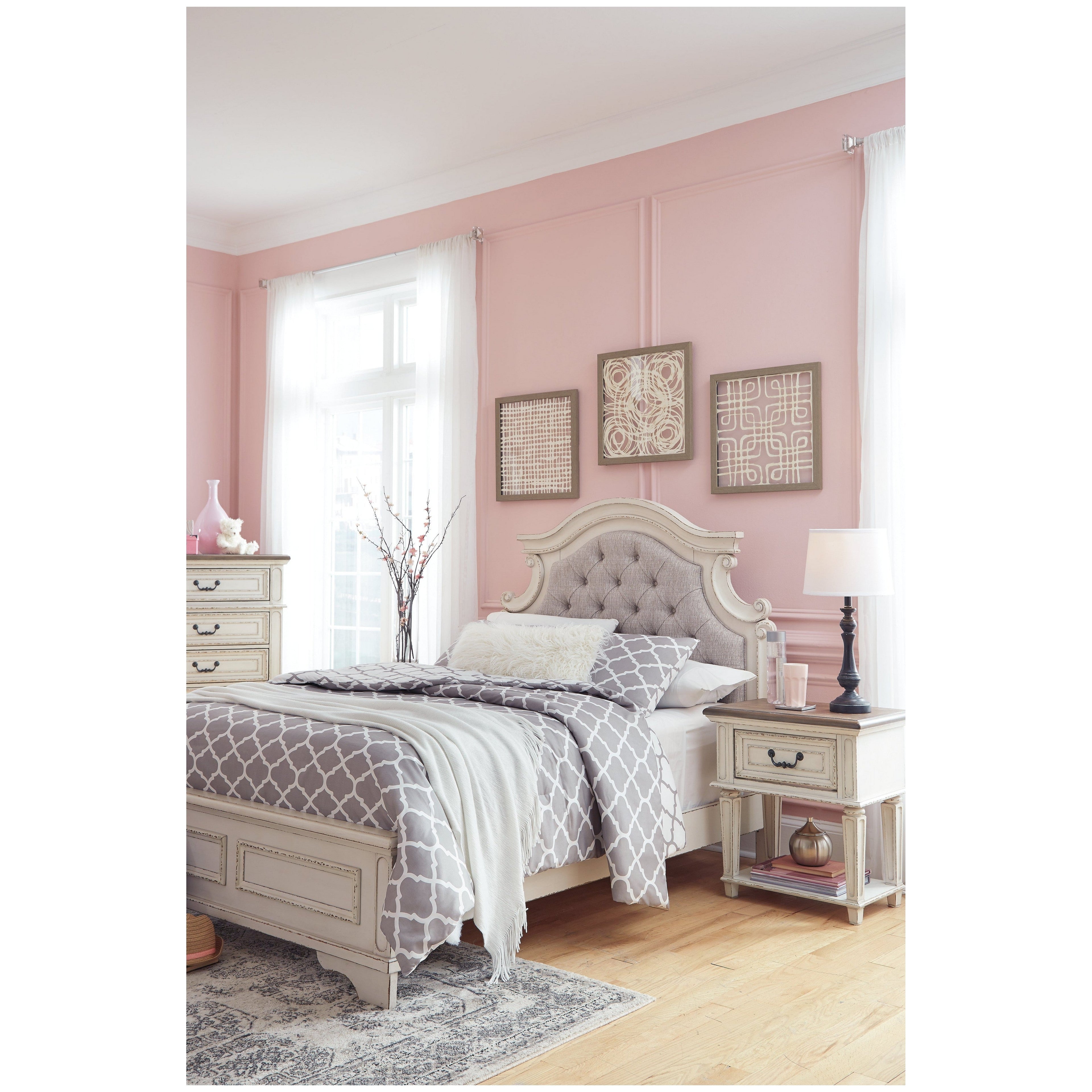 Realyn Panel Bed