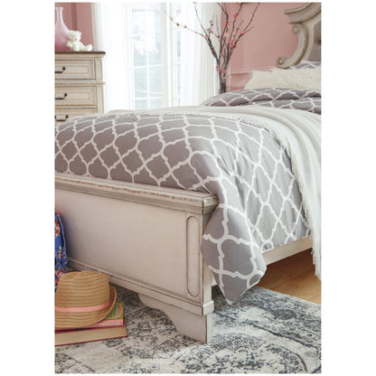 Realyn Panel Bed