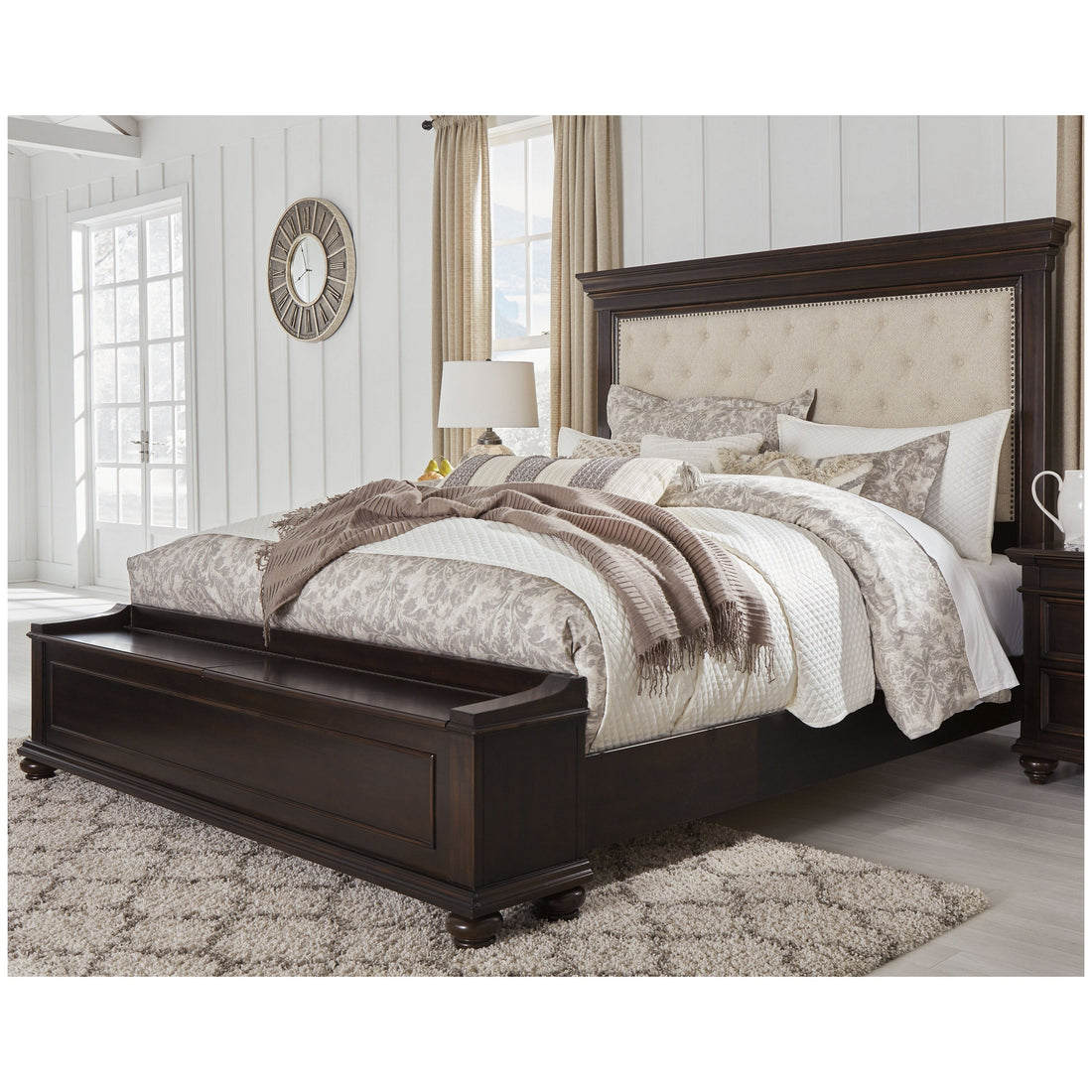 Brynhurst Upholstered Bed with Storage Bench