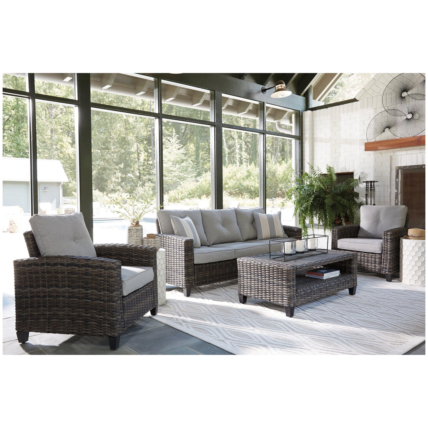 Cloverbrooke 4-Piece Outdoor Conversation Set Ash-P334-081