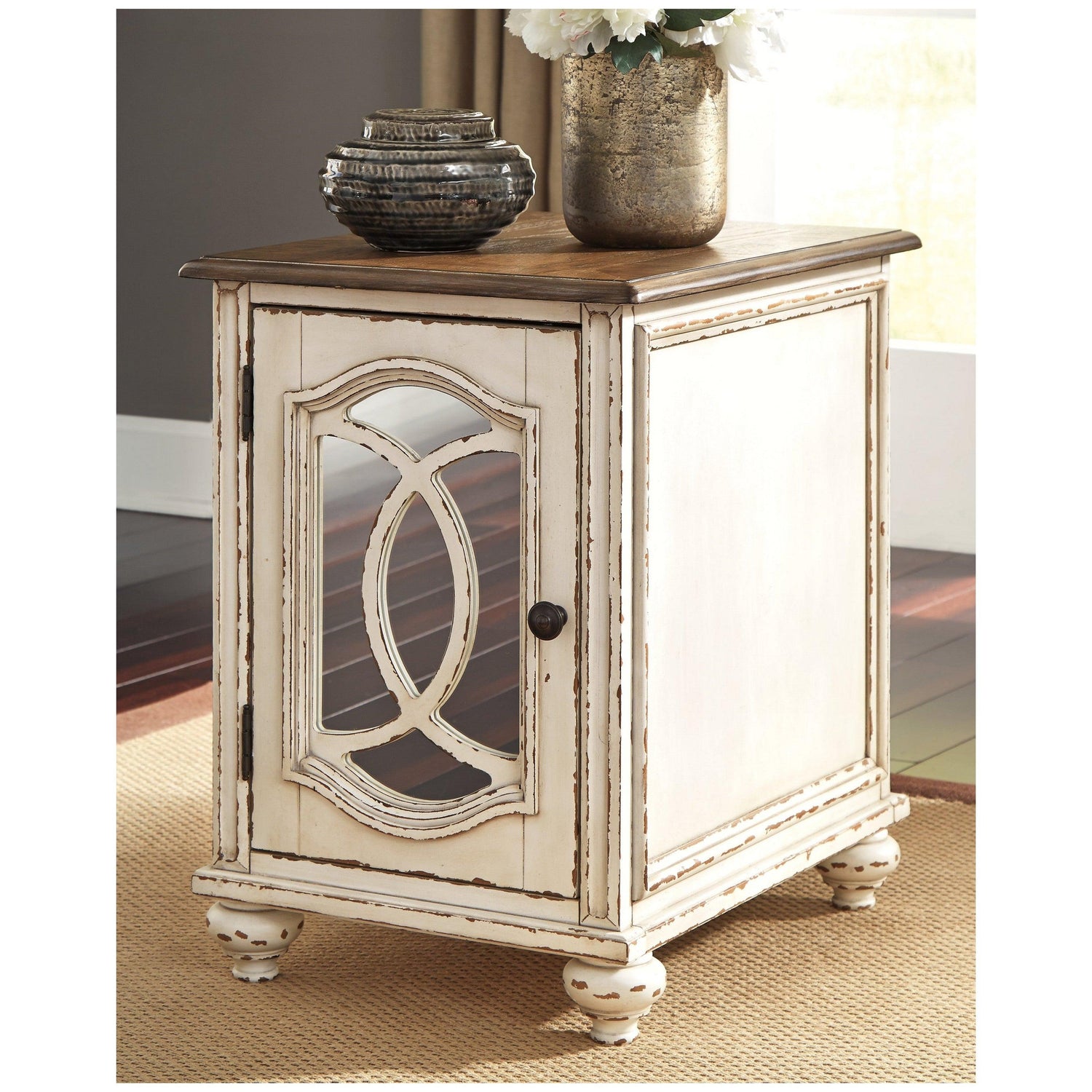 Realyn Chairside End Table Ash-T743-7