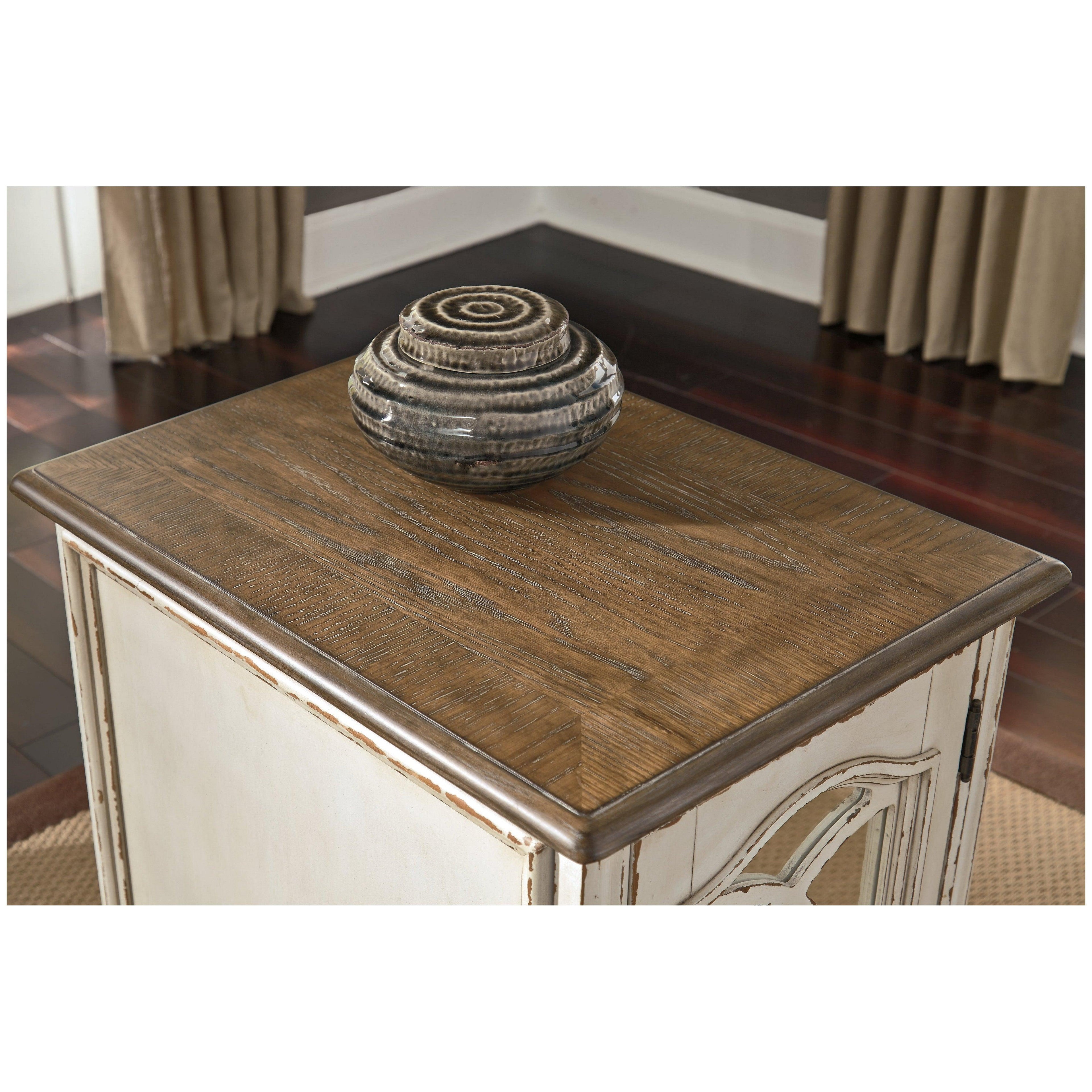 Realyn Chairside End Table Ash-T743-7