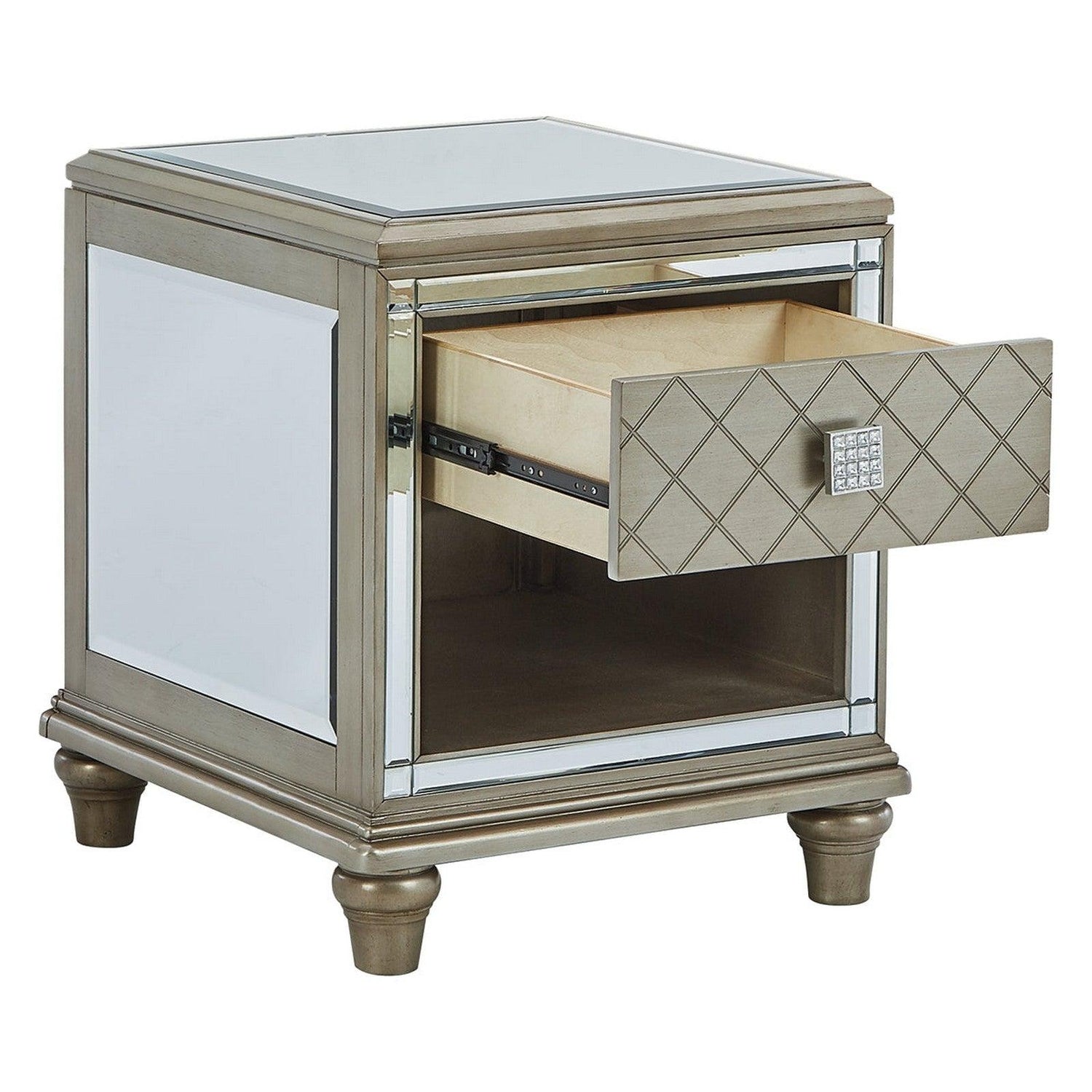 Chevanna End Table - Beck&